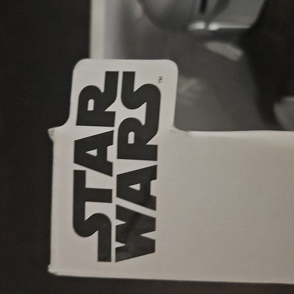 Star Wars Mandalorian Action Figure with Silver Armor and Orange Accessory - Picture 9 of 9